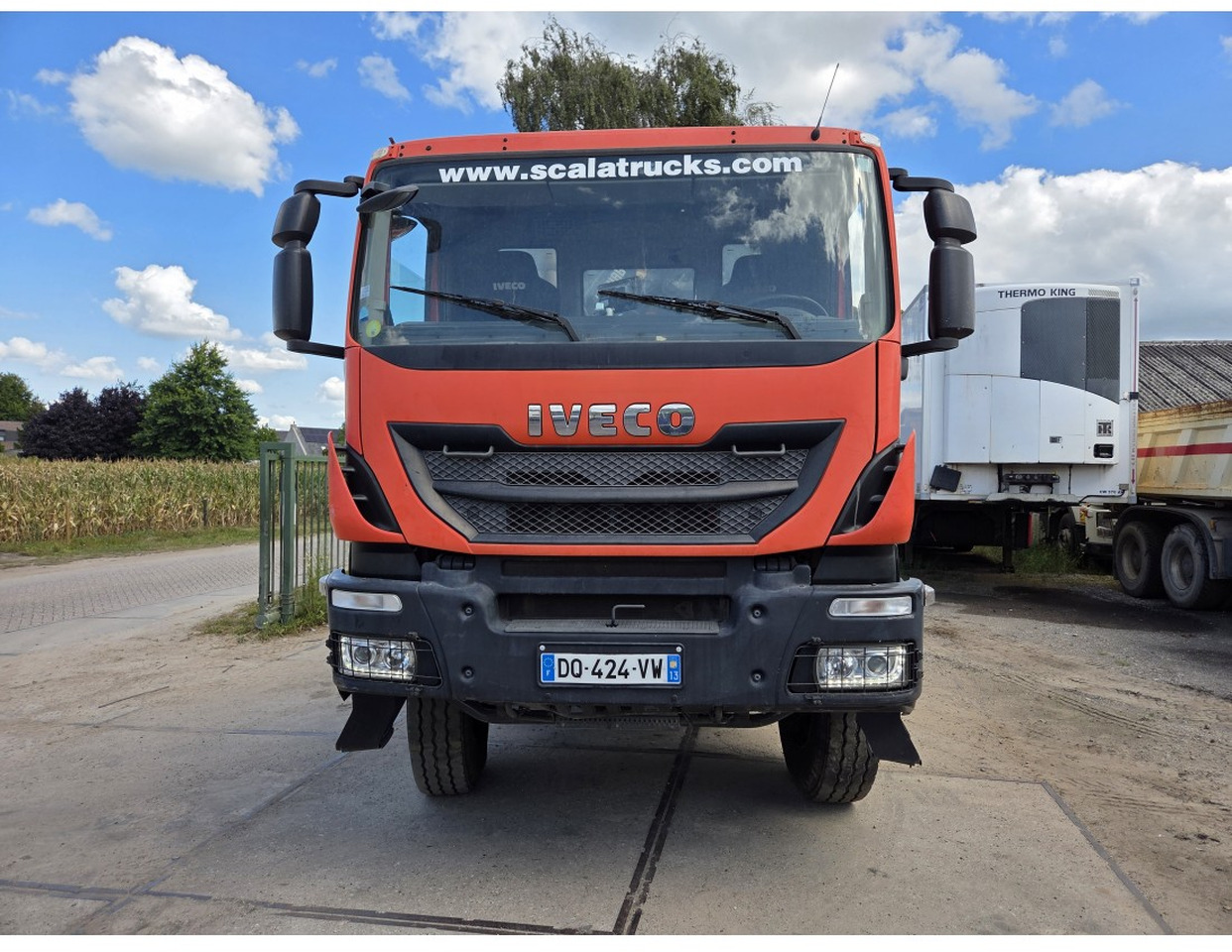 IVECO TRAKKER 330 AD190T33 4X4 TIPPER CRANE HIAB 099 ES-2 - Tipper, Crane truck: picture 4 IVECO TRAKKER 330 AD190T33 4X4 TIPPER CRANE HIAB 099 ES-2 - Tipper, Crane truck: picture 4