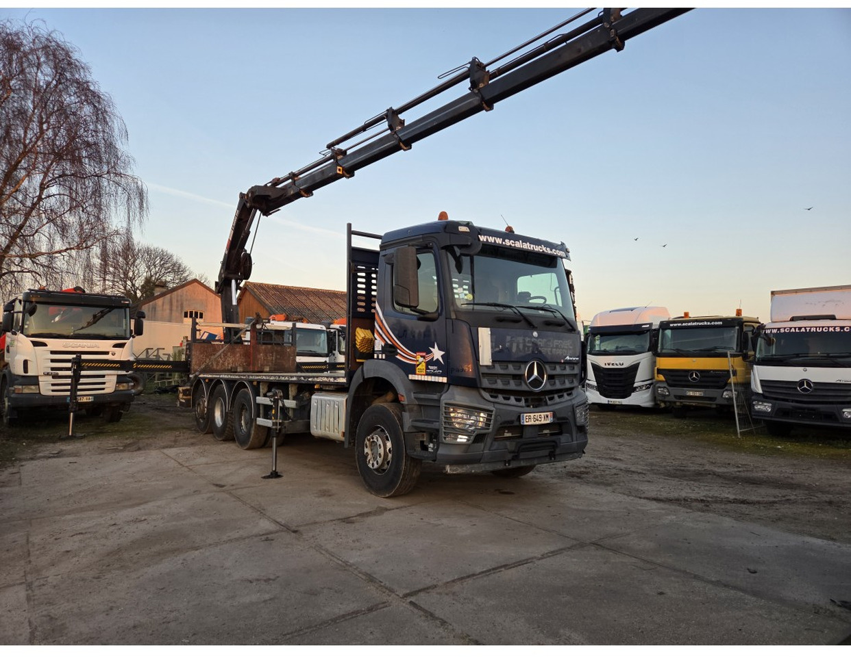 Mercedes Arocs 3240 8x4 Open Truck Crane HIAB X-HIDUO 258 E-7 7 extensions - Dropside/ Flatbed truck, Crane truck: picture 3 Mercedes Arocs 3240 8x4 Open Truck Crane HIAB X-HIDUO 258 E-7 7 extensions - Dropside/ Flatbed truck, Crane truck: picture 3