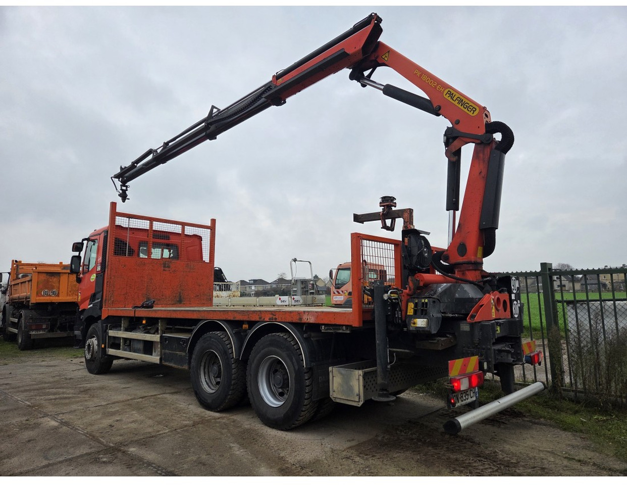 RENAULT C 380 6X4 FLATBED CRANE PALFINGER PK 18002-EH B - Dropside/ Flatbed truck, Crane truck: picture 3 RENAULT C 380 6X4 FLATBED CRANE PALFINGER PK 18002-EH B - Dropside/ Flatbed truck, Crane truck: picture 3