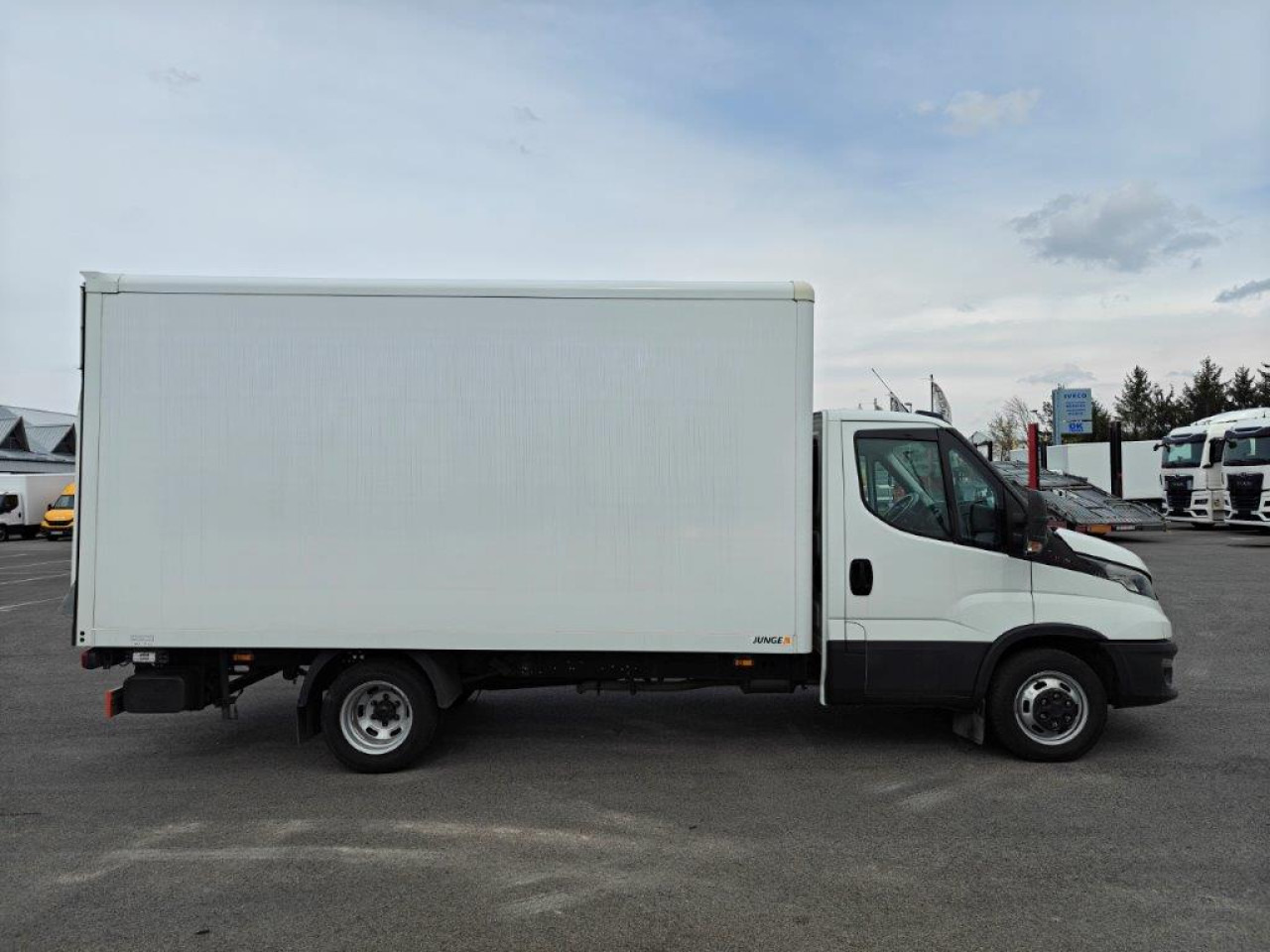 IVECO Daily 35C16H - Panel van: picture 4 IVECO Daily 35C16H - Panel van: picture 4