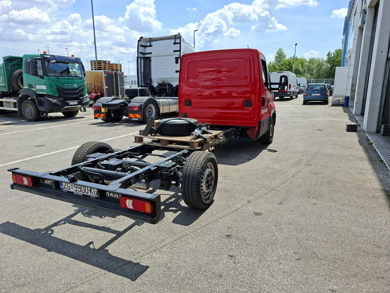 IVECO Daily 35C21HA8/P - Cab chassis truck: picture 3 IVECO Daily 35C21HA8/P - Cab chassis truck: picture 3