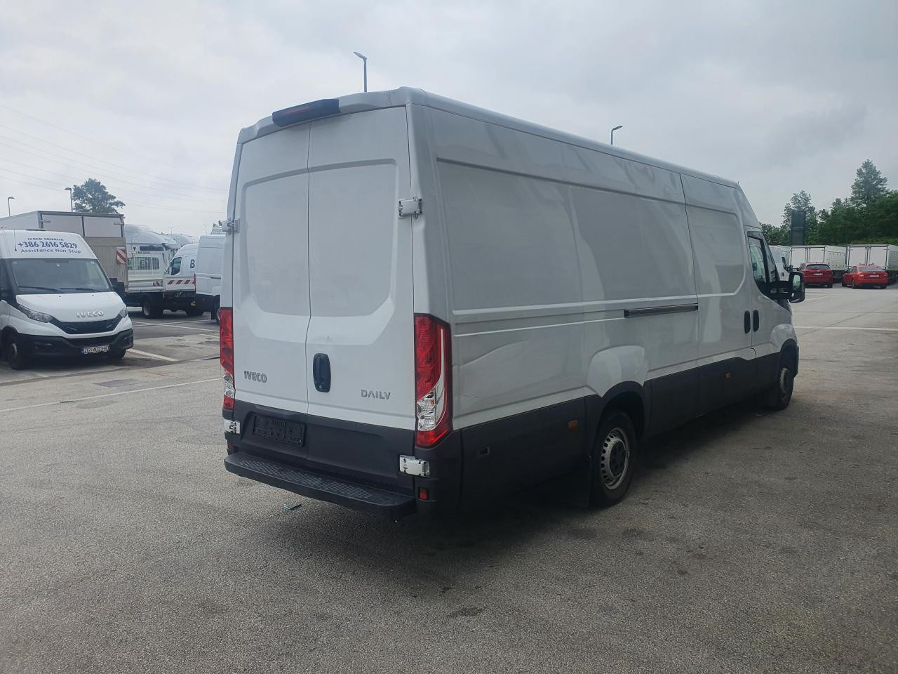 IVECO Daily 35S16V - Passenger van: picture 4 IVECO Daily 35S16V - Passenger van: picture 4