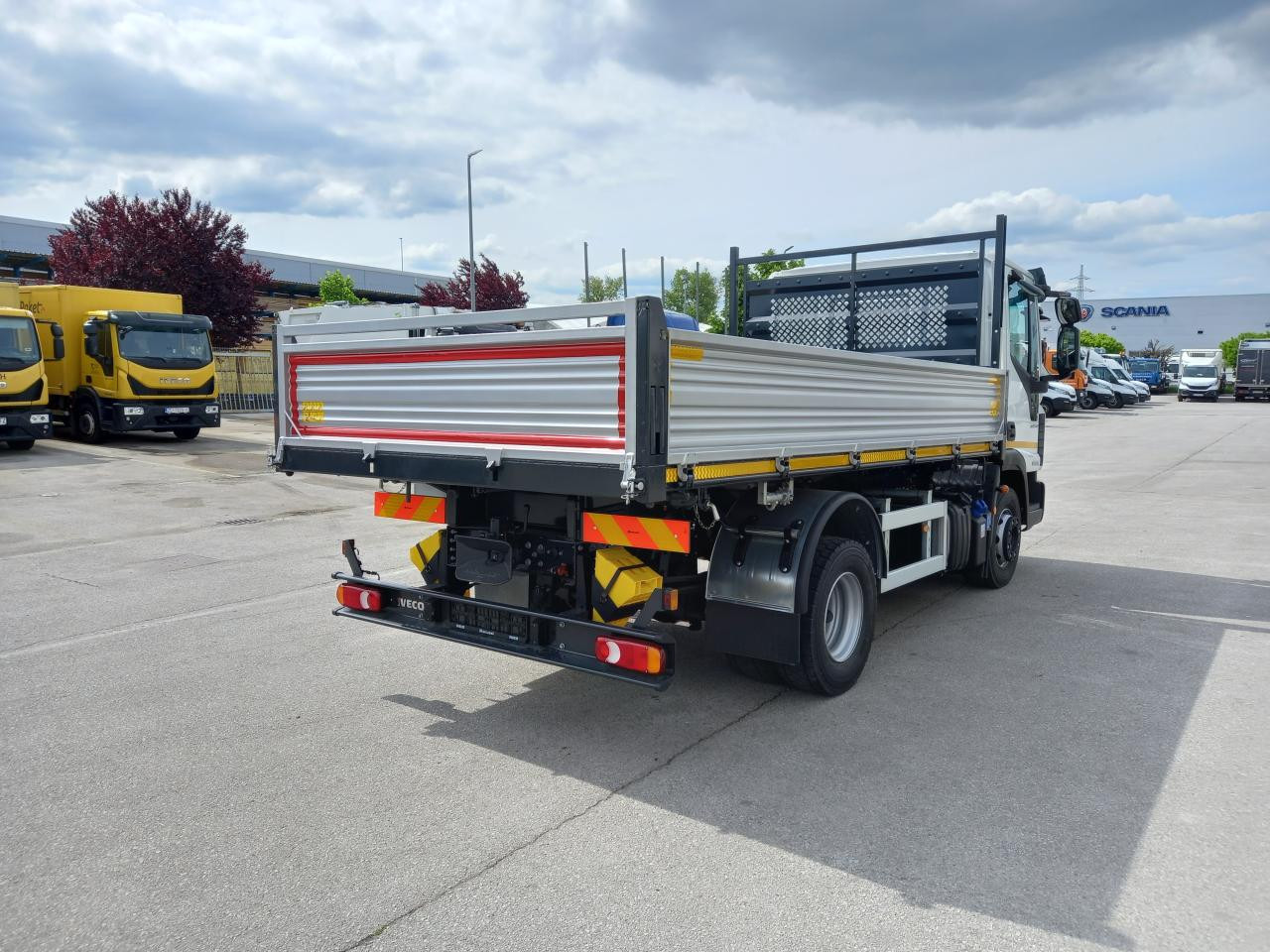 IVECO Eurocargo ML120EL25 - Tipper: picture 4 IVECO Eurocargo ML120EL25 - Tipper: picture 4