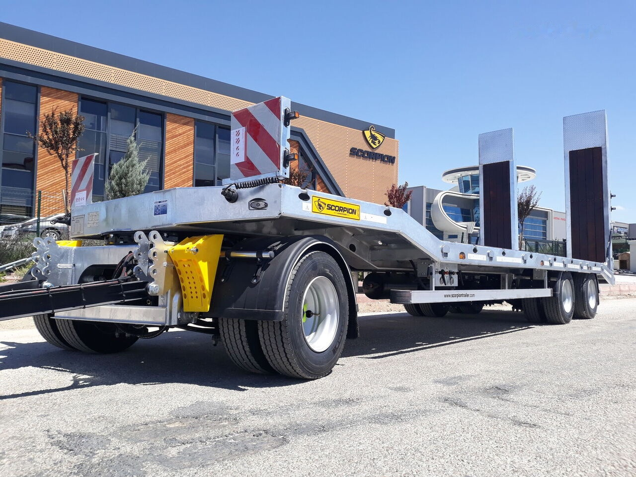 Scorpion Trailer SCORPION TRAILER NEW 3 AXLE (MANUFACTURER COMPANY) - Low loader semi-trailer: picture 2 Scorpion Trailer SCORPION TRAILER NEW 3 AXLE (MANUFACTURER COMPANY) - Low loader semi-trailer: picture 2