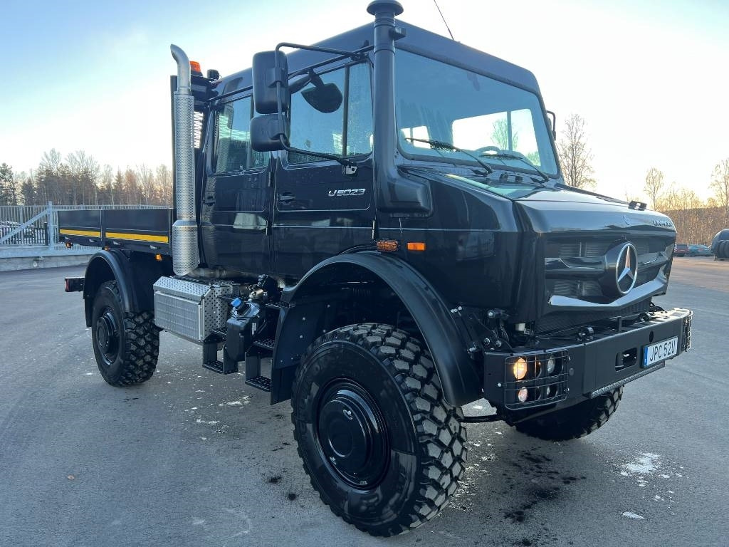 Mercedes-Benz Unimog - Dropside/ Flatbed truck, Crane truck: picture 5 Mercedes-Benz Unimog - Dropside/ Flatbed truck, Crane truck: picture 5