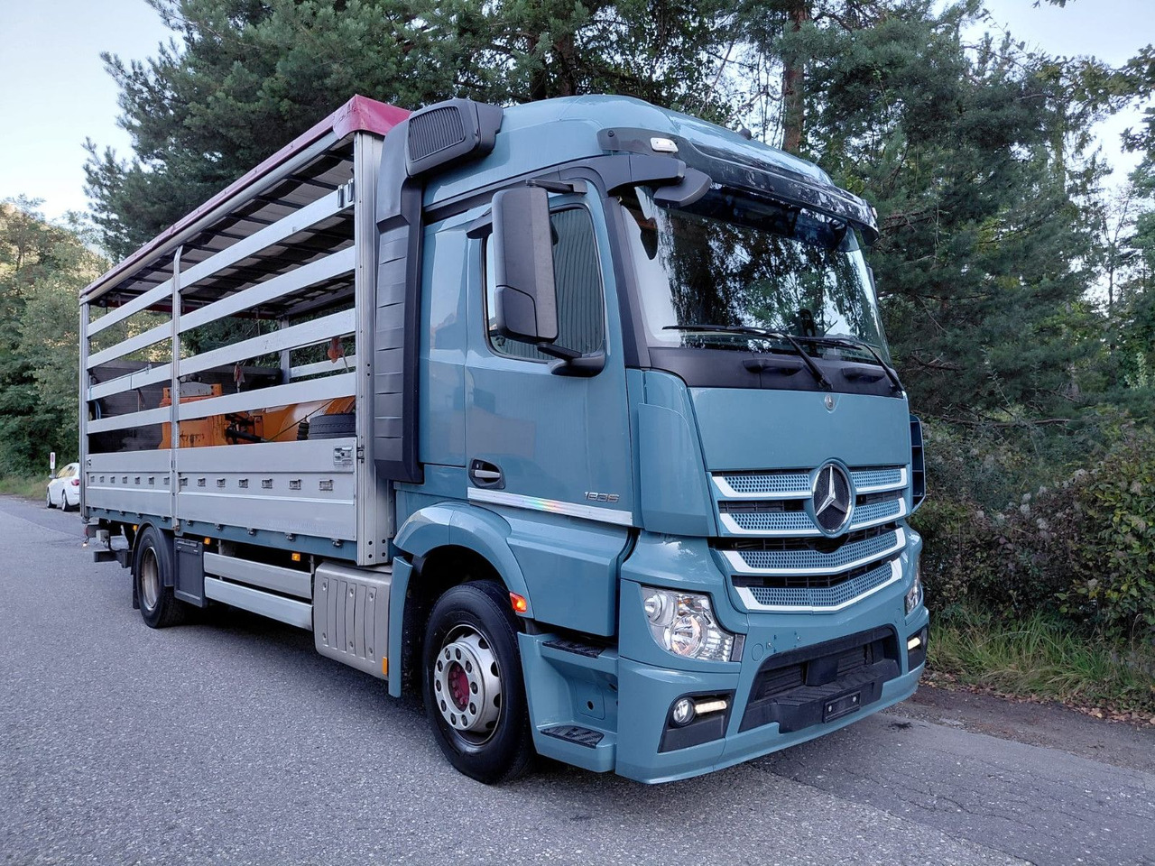 Mercedes-Benz Actros 1836 4x2, E6, Ladebordwand, Fahrschule - Curtain side truck: picture 3 Mercedes-Benz Actros 1836 4x2, E6, Ladebordwand, Fahrschule - Curtain side truck: picture 3