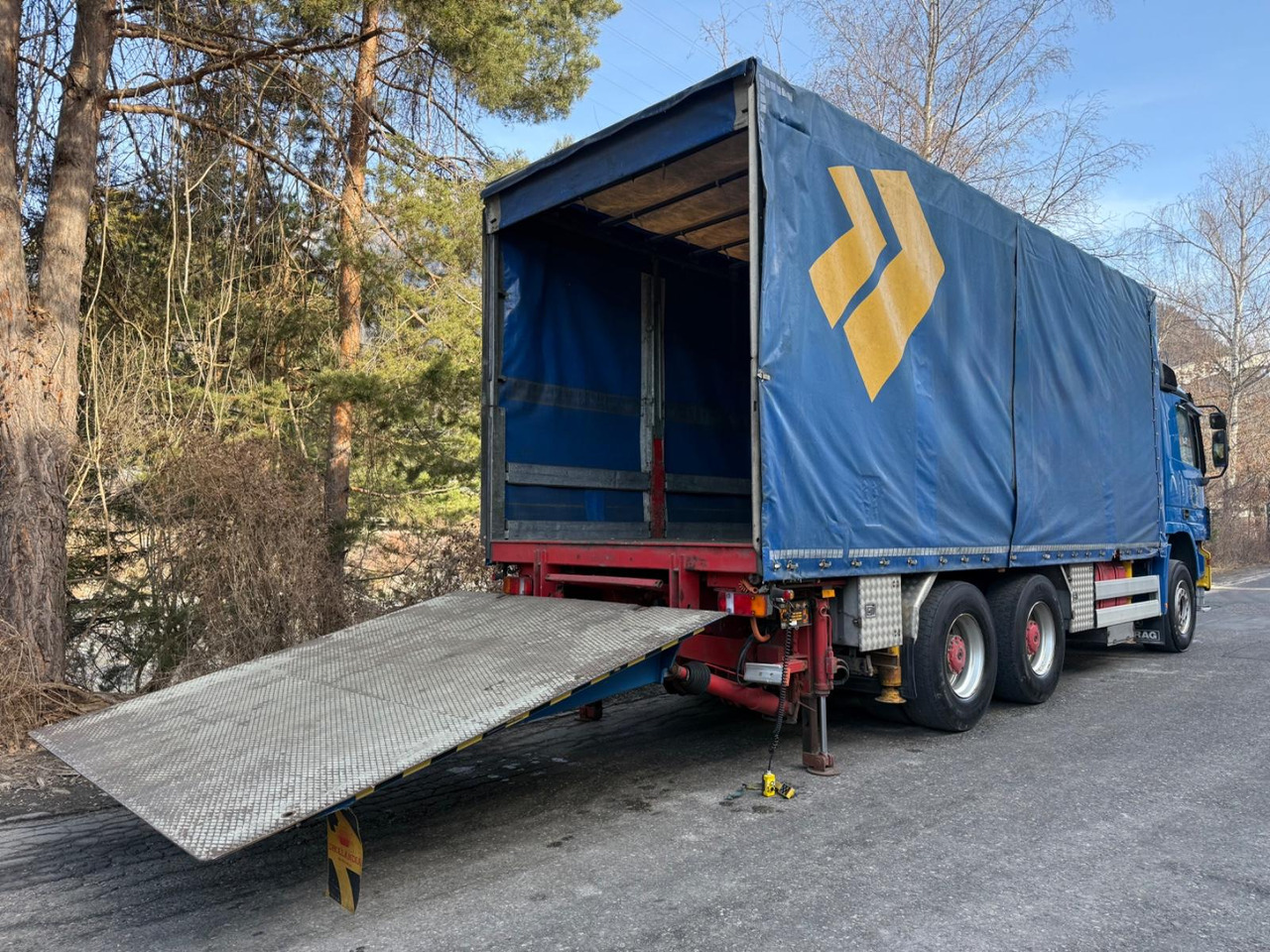 Mercedes-Benz Actros 3354 6x4 V8,E3,MP2, B/B,Ladebordwand 9ton - Curtain side truck: picture 3 Mercedes-Benz Actros 3354 6x4 V8,E3,MP2, B/B,Ladebordwand 9ton - Curtain side truck: picture 3