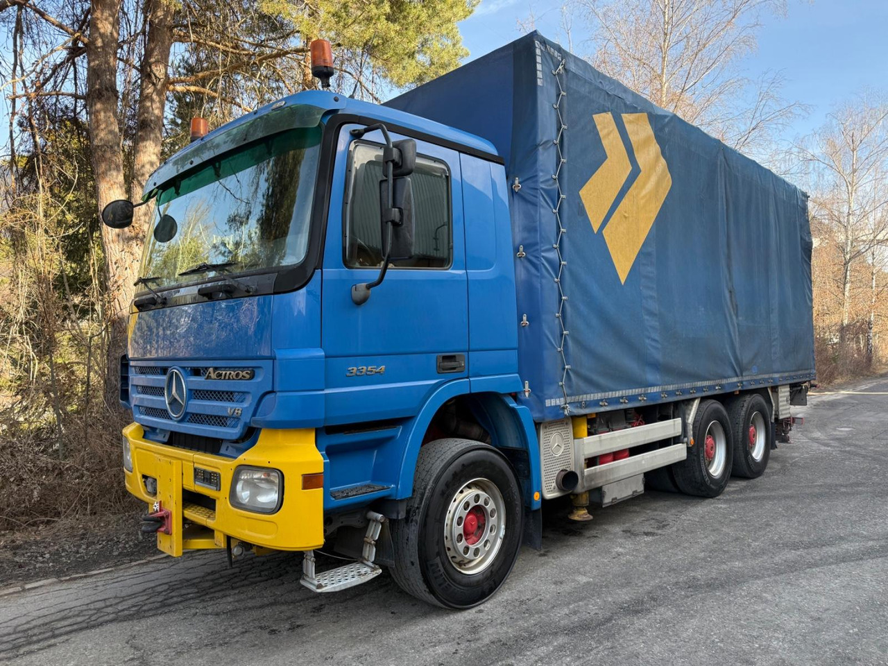 Mercedes-Benz Actros 3354 6x4 V8,E3,MP2, B/B,Ladebordwand 9ton - Curtain side truck: picture 1 Mercedes-Benz Actros 3354 6x4 V8,E3,MP2, B/B,Ladebordwand 9ton - Curtain side truck: picture 1