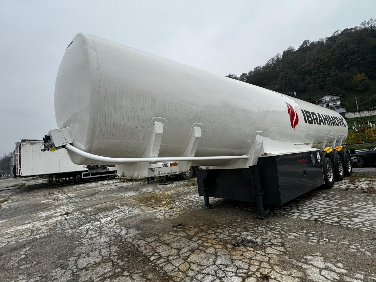 Schwarzmüller 5 Kammern, ADR, Treibstoff Fuel - Tanker semi-trailer: picture 2 Schwarzmüller 5 Kammern, ADR, Treibstoff Fuel - Tanker semi-trailer: picture 2