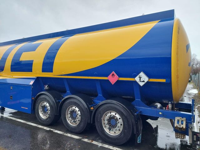 Schwarzmüller Schwingenschlögel,ADR,Diesel/Benzin, 5 Kammern Schwarzmüller Schwingenschlögel,ADR,Diesel/Benzin, 5 Kammern - Tanker semi-trailer: picture 2 Schwarzmüller Schwingenschlögel,ADR,Diesel/Benzin, 5 Kammern Schwarzmüller Schwingenschlögel,ADR,Diesel/Benzin, 5 Kammern - Tanker semi-trailer: picture 2