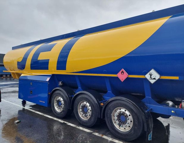 Schwarzmüller Schwingenschlögel,ADR,Diesel/Benzin, 5 Kammern Schwarzmüller Schwingenschlögel,ADR,Diesel/Benzin, 5 Kammern - Tanker semi-trailer: picture 1 Schwarzmüller Schwingenschlögel,ADR,Diesel/Benzin, 5 Kammern Schwarzmüller Schwingenschlögel,ADR,Diesel/Benzin, 5 Kammern - Tanker semi-trailer: picture 1