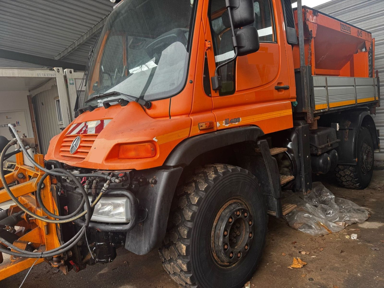 Unimog U400 4x4, Winterdienst, Schild+Streuer - Truck: picture 4 Unimog U400 4x4, Winterdienst, Schild+Streuer - Truck: picture 4
