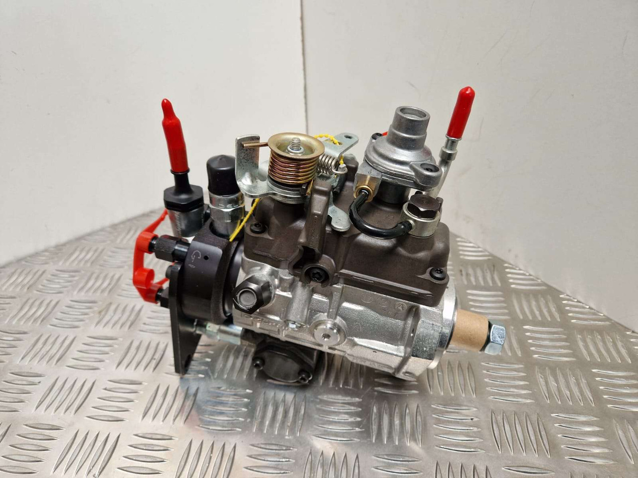 JCB Delphi injection pump 17/925300 - Engine and parts for Construction machinery: picture 3 JCB Delphi injection pump 17/925300 - Engine and parts for Construction machinery: picture 3