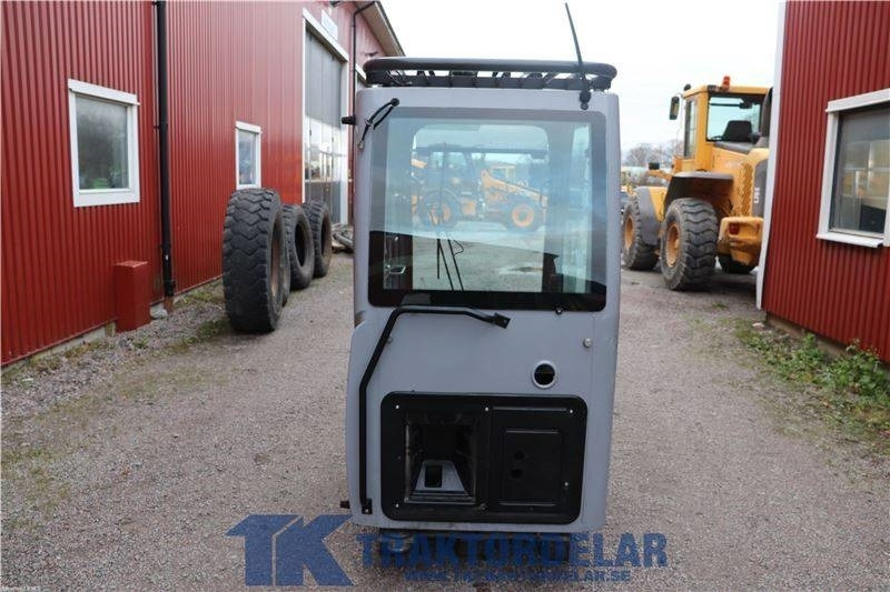 New Holland WE150C - Cab for Agricultural machinery: picture 3 New Holland WE150C - Cab for Agricultural machinery: picture 3
