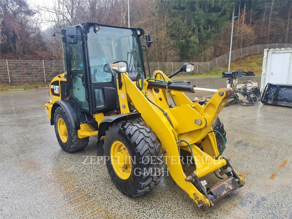 CAT 906M - Wheel loader: picture 2 CAT 906M - Wheel loader: picture 2