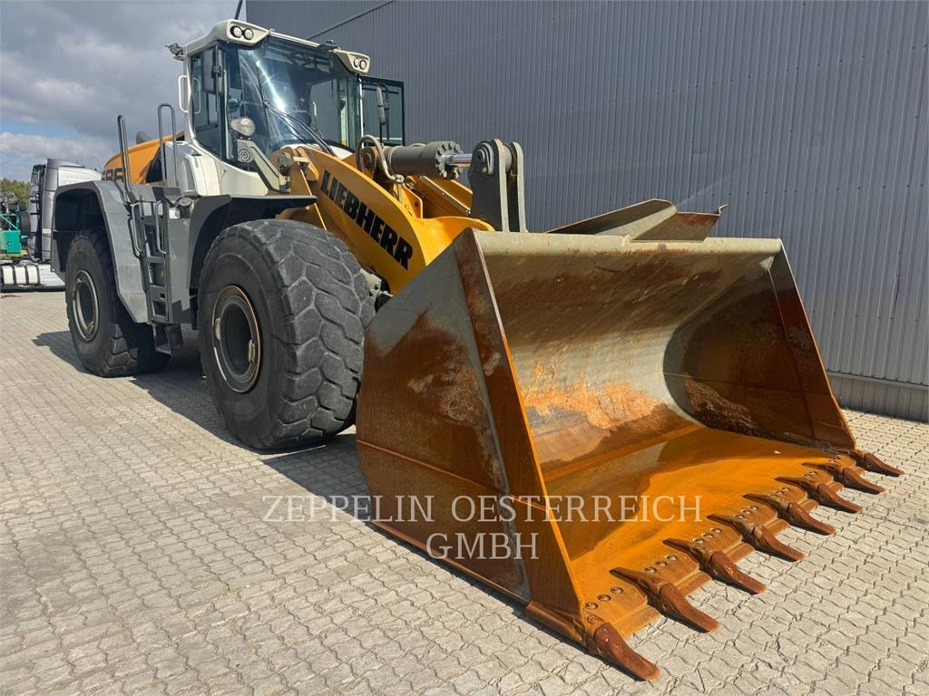 Liebherr L586 - Wheel loader: picture 2 Liebherr L586 - Wheel loader: picture 2