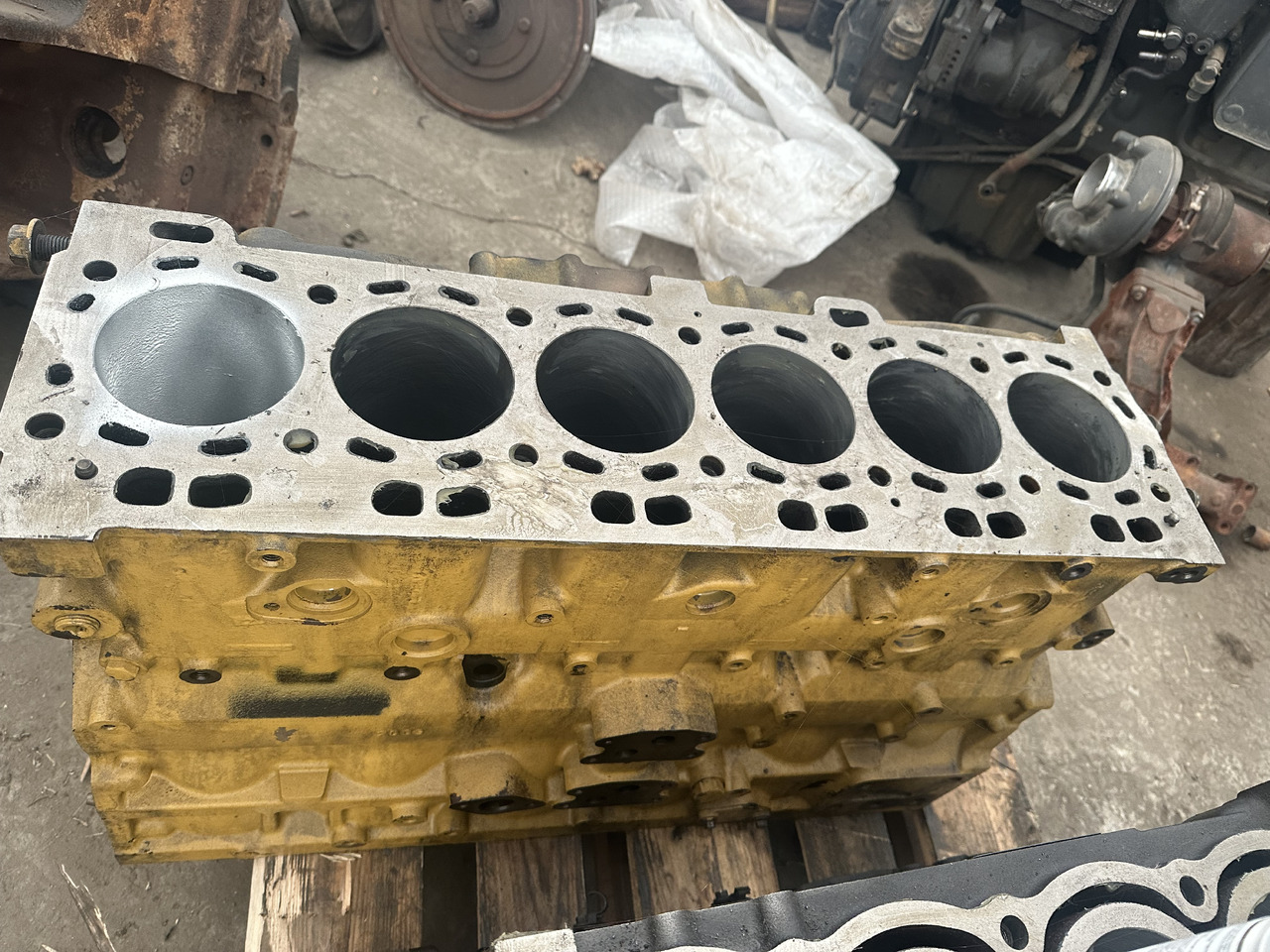 Cat c6.6 blok cylindrów - Cylinder block for Agricultural machinery: picture 2 Cat c6.6 blok cylindrów - Cylinder block for Agricultural machinery: picture 2