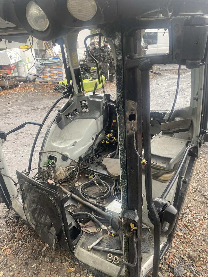 Claas Arion Seria 600 - Kabina - Cab for Agricultural machinery: picture 1 Claas Arion Seria 600 - Kabina - Cab for Agricultural machinery: picture 1