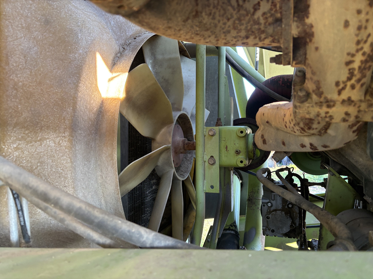 Claas Jaguar 820 840 860 Sprężarka Klimatyzacji 00 0625 999 1 0006259991 - AC compressor for Agricultural machinery: picture 3 Claas Jaguar 820 840 860 Sprężarka Klimatyzacji 00 0625 999 1 0006259991 - AC compressor for Agricultural machinery: picture 3