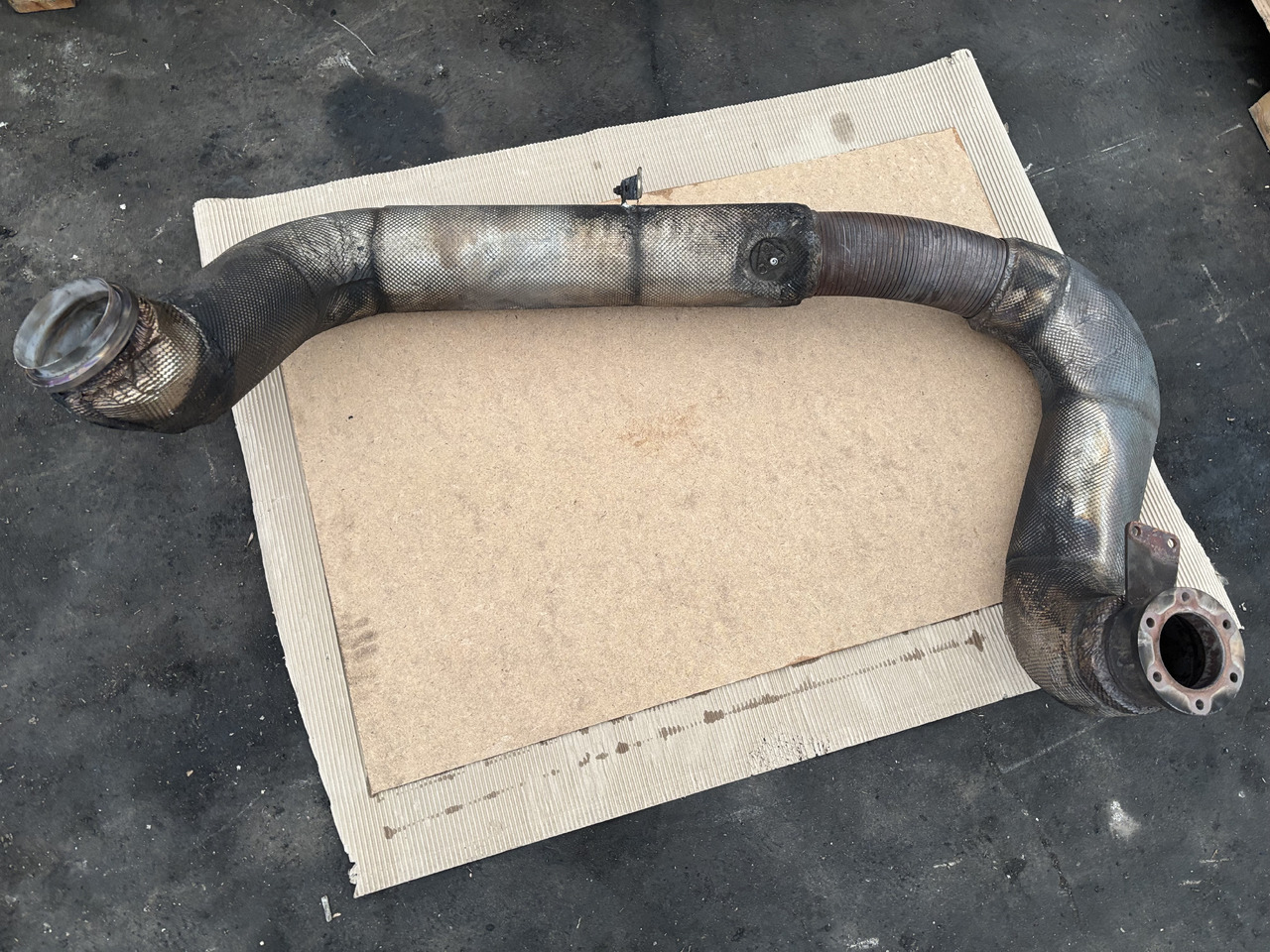 Claas Lexion 780 Rura Wydechowa Wydech EXHAUST PIPE ISO 0007804091 00 07819781 - Exhaust pipe for Combine harvester: picture 1 Claas Lexion 780 Rura Wydechowa Wydech EXHAUST PIPE ISO 0007804091 00 07819781 - Exhaust pipe for Combine harvester: picture 1