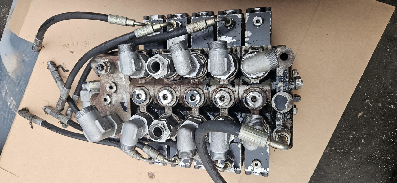 Claas Scorpion Kramer - rozdzielacz hydrauliczny Bucher 1000277214 - Hydraulics for Agricultural machinery: picture 4 Claas Scorpion Kramer - rozdzielacz hydrauliczny Bucher 1000277214 - Hydraulics for Agricultural machinery: picture 4