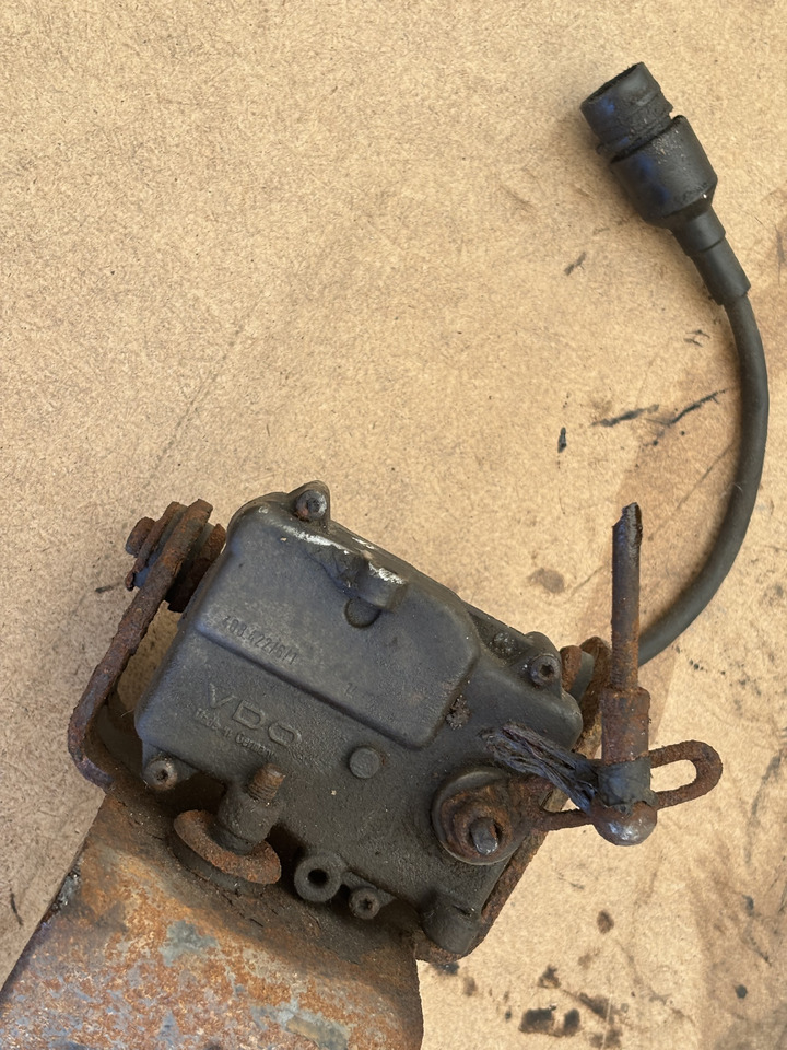 Cummins 8.3 6CT 6CTA 6CTAA Elektroniczny pedał gazu VDO 408.422/6/1 - Pedal: picture 5 Cummins 8.3 6CT 6CTA 6CTAA Elektroniczny pedał gazu VDO 408.422/6/1 - Pedal: picture 5