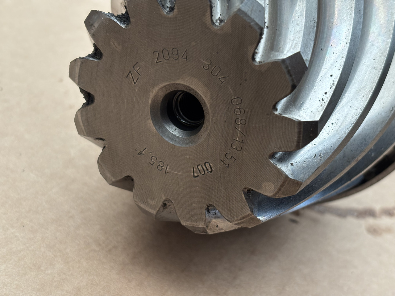 Deutz Fahr Agrotron 230 260 Skrzynia Biegów Atak Wał Tryb Zębatka Trzpień CZĘŚCI 2094304068 - Gearbox for Agricultural machinery: picture 2 Deutz Fahr Agrotron 230 260 Skrzynia Biegów Atak Wał Tryb Zębatka Trzpień CZĘŚCI 2094304068 - Gearbox for Agricultural machinery: picture 2