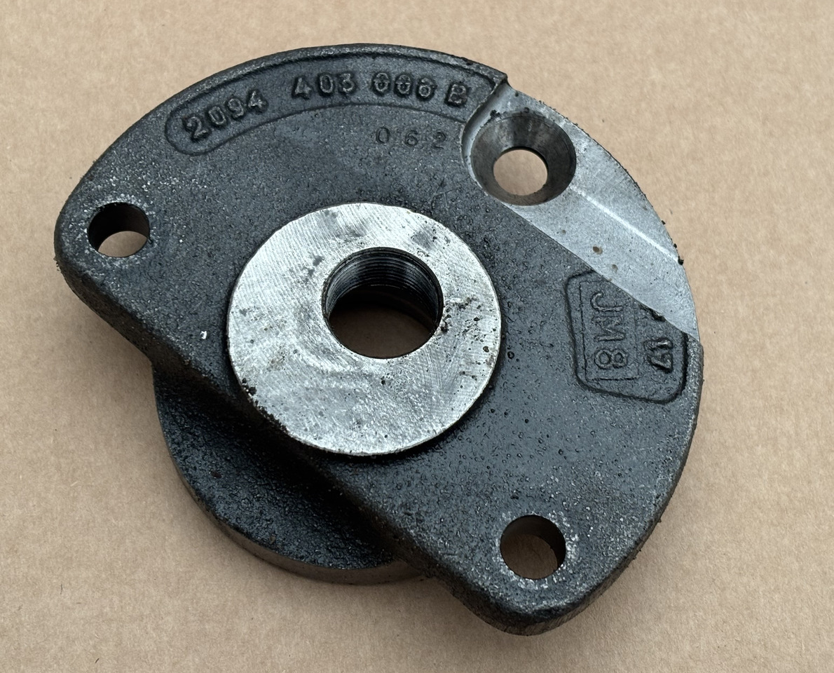 Deutz Fahr Agrotron 230 260 Skrzynia Osłona Wałka Pośredniego Obudowa CZĘŚCI - Gearbox and parts for Agricultural machinery: picture 1 Deutz Fahr Agrotron 230 260 Skrzynia Osłona Wałka Pośredniego Obudowa CZĘŚCI - Gearbox and parts for Agricultural machinery: picture 1