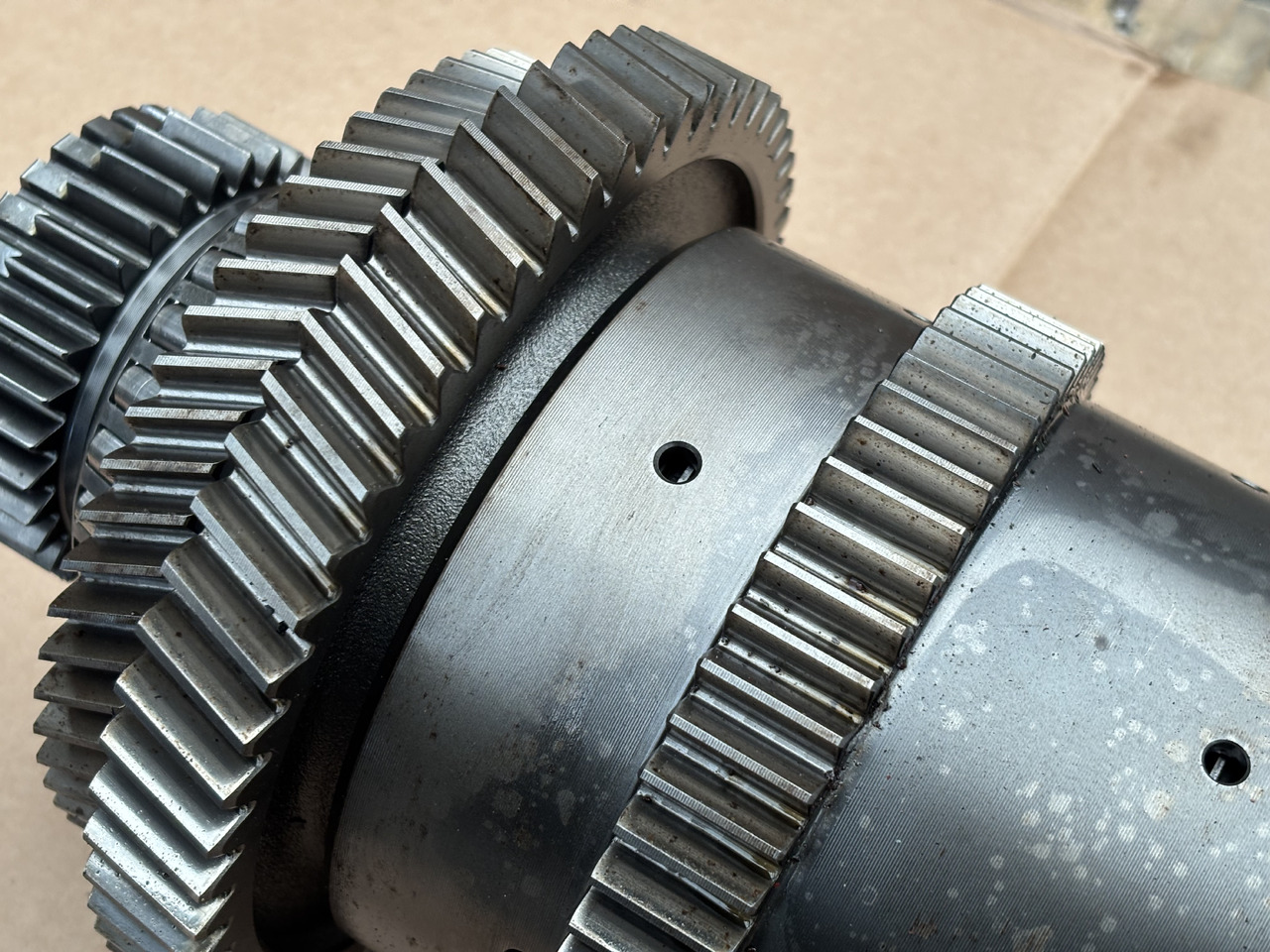 Deutz Fahr Agrotron 230 Skrzynia Biegów Kosz Obudowa Wał Tryb Zębatka Trzpień CZĘŚCI - Gearbox for Agricultural machinery: picture 4 Deutz Fahr Agrotron 230 Skrzynia Biegów Kosz Obudowa Wał Tryb Zębatka Trzpień CZĘŚCI - Gearbox for Agricultural machinery: picture 4