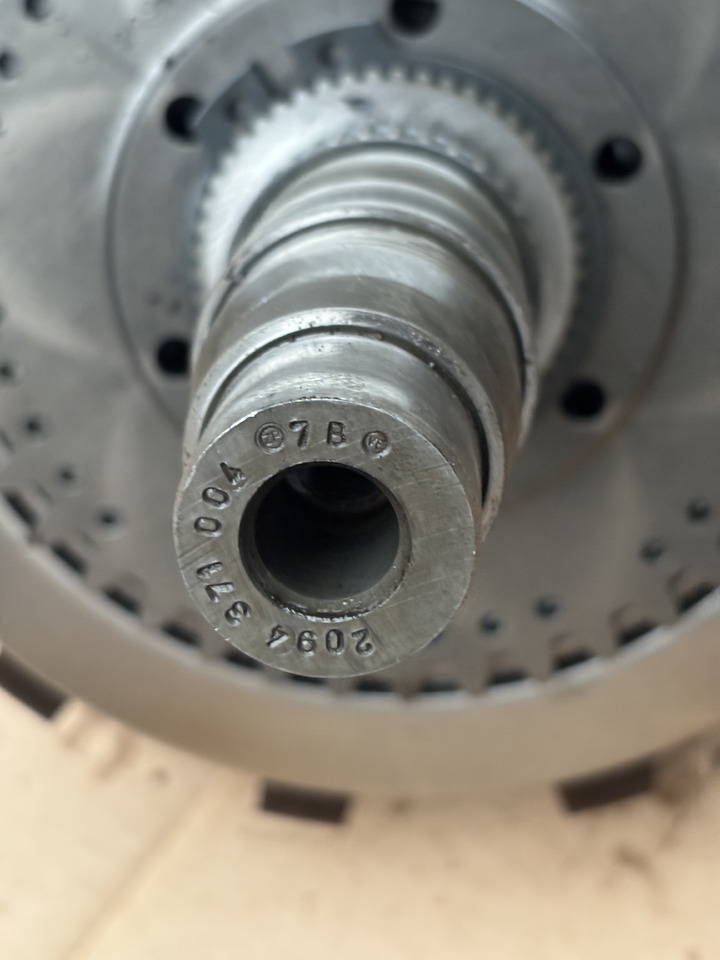 Deutz Fahr Agrotron 230 Skrzynia Biegów Wał Sprzęgła Sprzęgło Kosz Sprzęgłowy CZĘŚCI - Gearbox for Agricultural machinery: picture 4 Deutz Fahr Agrotron 230 Skrzynia Biegów Wał Sprzęgła Sprzęgło Kosz Sprzęgłowy CZĘŚCI - Gearbox for Agricultural machinery: picture 4