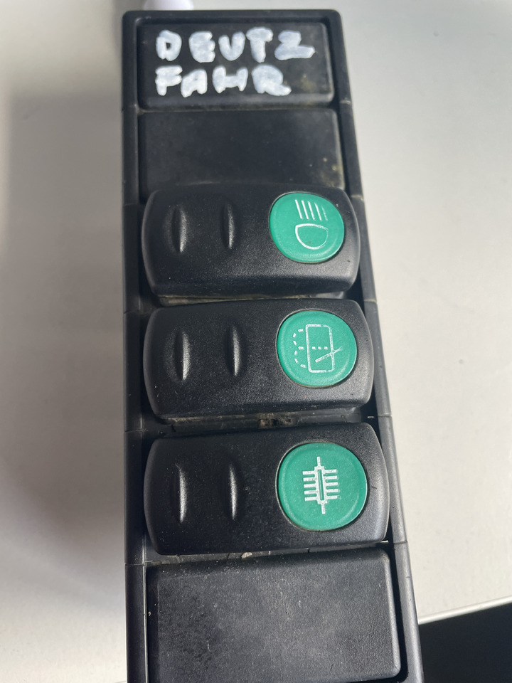 Deutz-Fahr Agrovector 30.7 - przełączniki - Cab and interior for Telescopic handler: picture 1 Deutz-Fahr Agrovector 30.7 - przełączniki - Cab and interior for Telescopic handler: picture 1