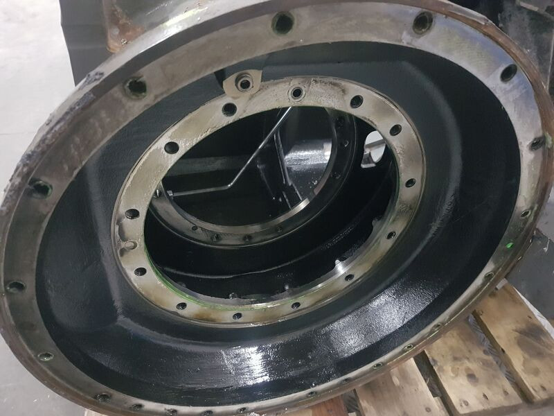 Fendt 818 , 820 obudowa most tylni , 718150051011 - Rear axle for Agricultural machinery: picture 2 Fendt 818 , 820 obudowa most tylni , 718150051011 - Rear axle for Agricultural machinery: picture 2
