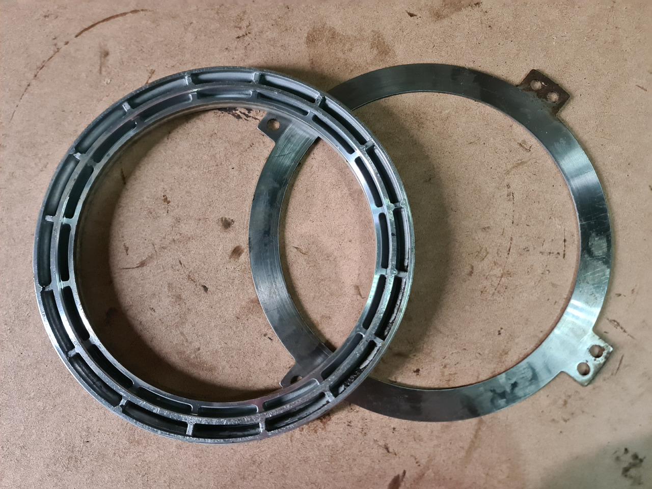 John Deere 4650, 4850 Tłoczek Płytka R97381 R46417 - Clutch and parts for Agricultural machinery: picture 2 John Deere 4650, 4850 Tłoczek Płytka R97381 R46417 - Clutch and parts for Agricultural machinery: picture 2