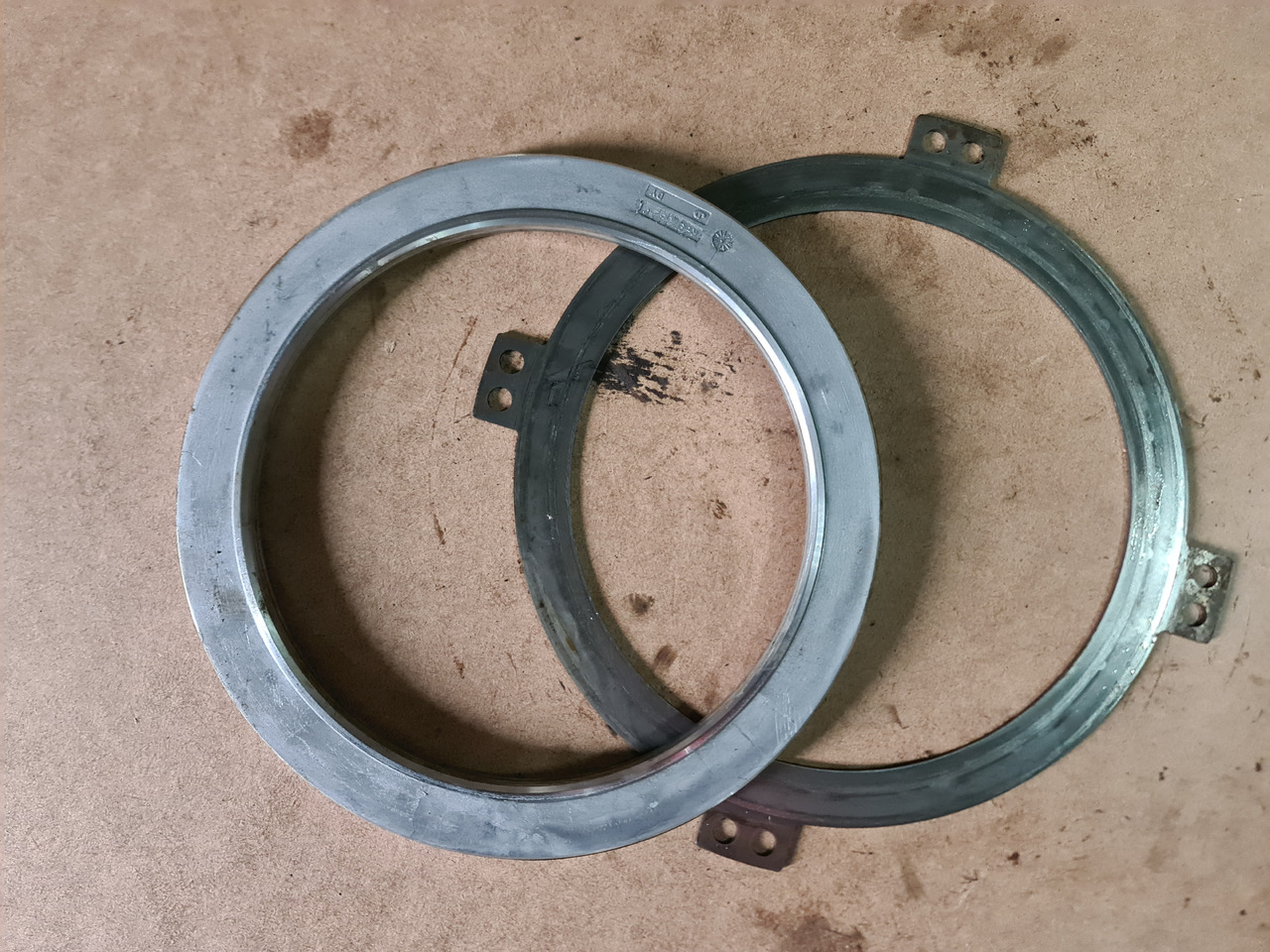 John Deere 4650, 4850 Tłoczek Płytka R97381 R46417 - Clutch and parts for Agricultural machinery: picture 1 John Deere 4650, 4850 Tłoczek Płytka R97381 R46417 - Clutch and parts for Agricultural machinery: picture 1