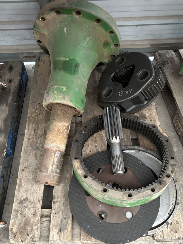 John Deere 8330 8370 Zwolnica Tylna Obudowa Wał R156486 R174225 R156486 R314670 R296985 R560119 - Final drive for Agricultural machinery: picture 5 John Deere 8330 8370 Zwolnica Tylna Obudowa Wał R156486 R174225 R156486 R314670 R296985 R560119 - Final drive for Agricultural machinery: picture 5