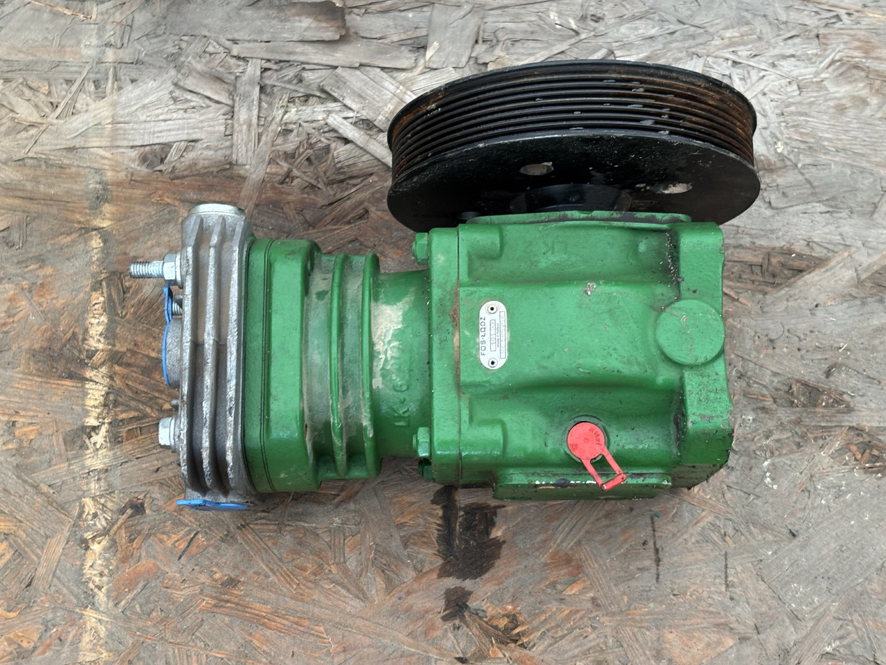 John Deere 8R 8RX 250 310 370 410 Kompresor Powietrza RE585794 - Air brake compressor for Agricultural machinery: picture 5 John Deere 8R 8RX 250 310 370 410 Kompresor Powietrza RE585794 - Air brake compressor for Agricultural machinery: picture 5