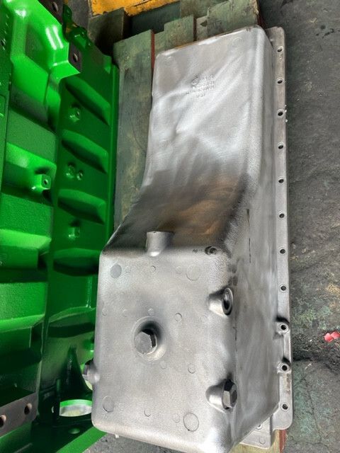 John Deere R519538 / R519542 miska olejowa - 9220 / 9300 / 9400 / 9430 / 9520 / 9630 / 7500 - Oil pan for Agricultural machinery: picture 2 John Deere R519538 / R519542 miska olejowa - 9220 / 9300 / 9400 / 9430 / 9520 / 9630 / 7500 - Oil pan for Agricultural machinery: picture 2