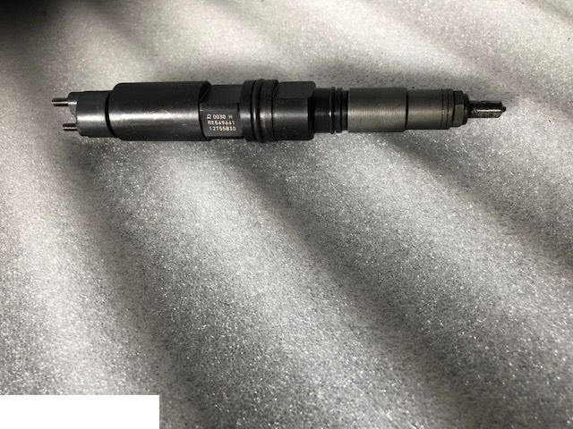 John Deere RE549641 - Wtrysk - Injector for Agricultural machinery: picture 2 John Deere RE549641 - Wtrysk - Injector for Agricultural machinery: picture 2