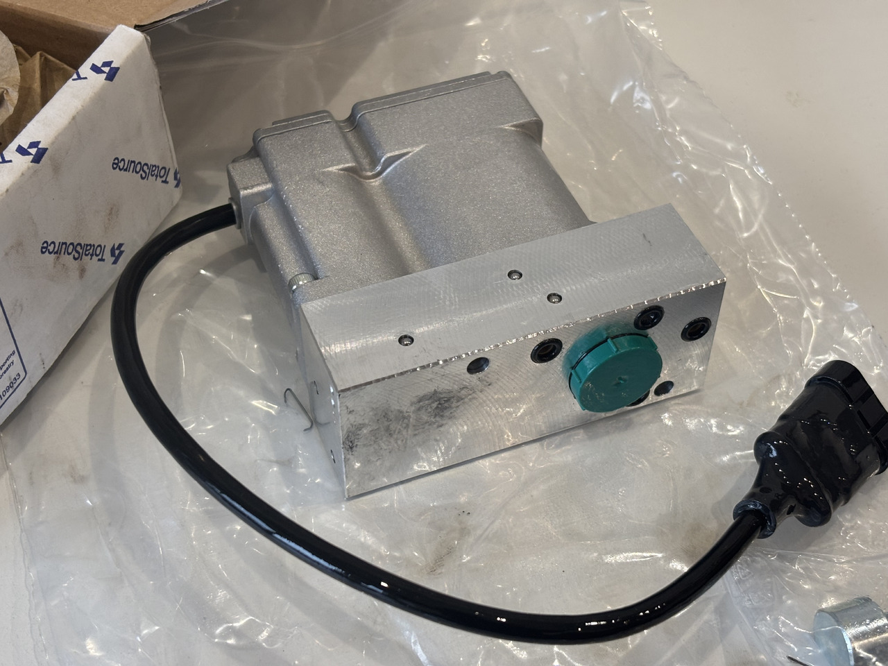 MERLO Cewka Elektrozawór Wysuwu Ramienia 086555 - Hydraulic valve for Material handling equipment: picture 1 MERLO Cewka Elektrozawór Wysuwu Ramienia 086555 - Hydraulic valve for Material handling equipment: picture 1