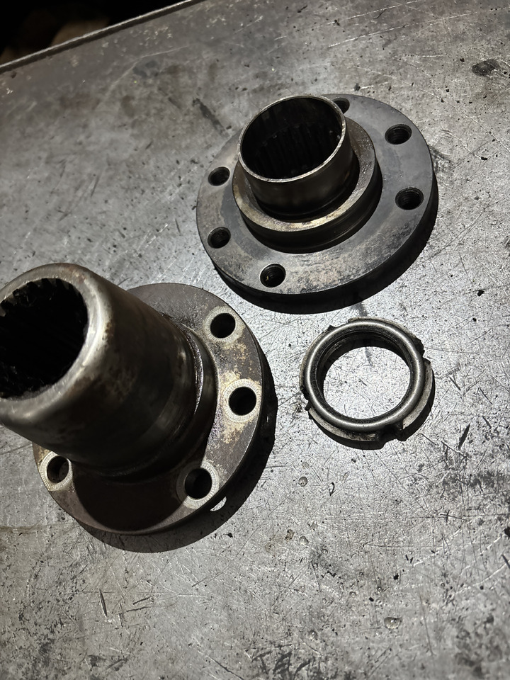 Merlo - flansza hamulca nakrętka - Brake parts for Agricultural machinery: picture 1 Merlo - flansza hamulca nakrętka - Brake parts for Agricultural machinery: picture 1