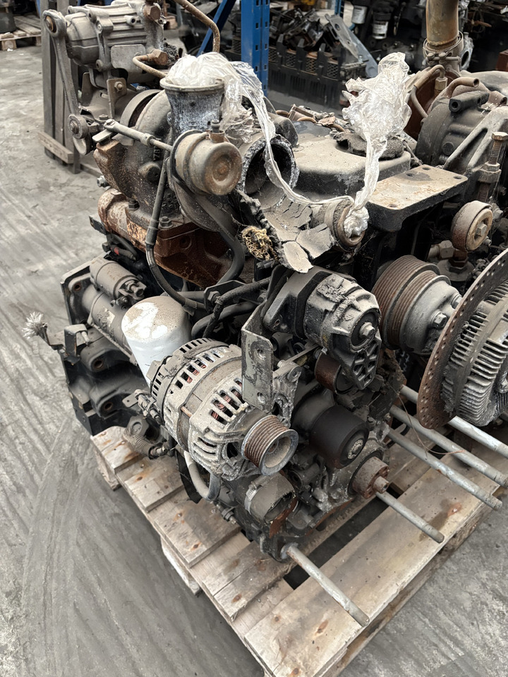 New Holland Case Iveco CNH F4DFE4133 F4DFE4133*B00 Silnik CZĘŚCI - Engine for Agricultural machinery: picture 2 New Holland Case Iveco CNH F4DFE4133 F4DFE4133*B00 Silnik CZĘŚCI - Engine for Agricultural machinery: picture 2