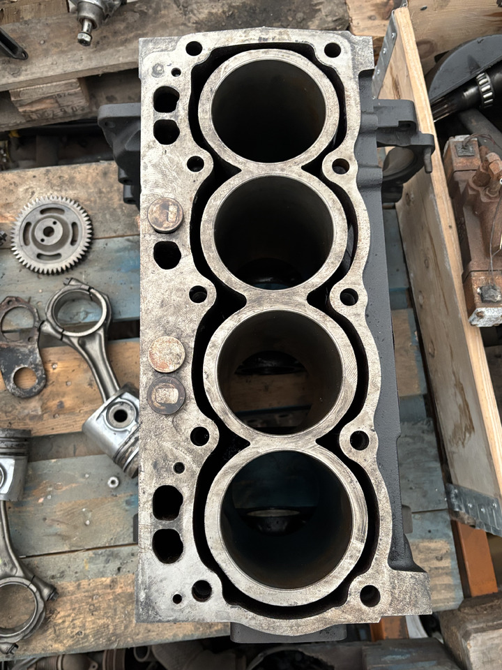 Perkins 1004 Blok Silnika 3711h29a/1 3711h13a/2 3711h044 37110408a/1 - Cylinder block for Agricultural machinery: picture 2 Perkins 1004 Blok Silnika 3711h29a/1 3711h13a/2 3711h044 37110408a/1 - Cylinder block for Agricultural machinery: picture 2