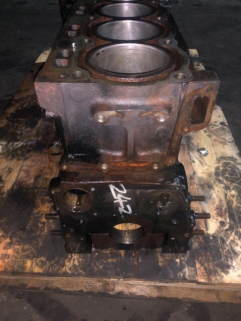 Perkins RE37979 - Blok - Cylinder block for Agricultural machinery: picture 4 Perkins RE37979 - Blok - Cylinder block for Agricultural machinery: picture 4