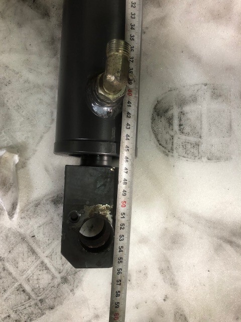 Siłownik skrętu VOLVO L30 L35 - Hydraulic cylinder for Wheel loader: picture 4 Siłownik skrętu VOLVO L30 L35 - Hydraulic cylinder for Wheel loader: picture 4