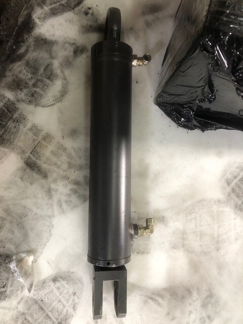 Siłownik skrętu VOLVO L30 L35 - Hydraulic cylinder for Wheel loader: picture 5 Siłownik skrętu VOLVO L30 L35 - Hydraulic cylinder for Wheel loader: picture 5