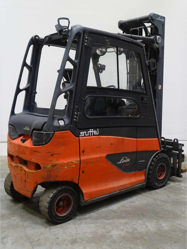 Linde E25HL-01/600 - Electric forklift: picture 3 Linde E25HL-01/600 - Electric forklift: picture 3