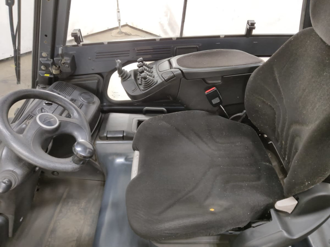 Linde E30HL-01/600 - Electric forklift: picture 4 Linde E30HL-01/600 - Electric forklift: picture 4