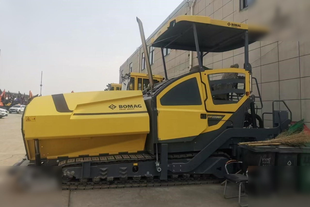 2021 BOMAG BF880C - Asphalt paver: picture 1 2021 BOMAG BF880C - Asphalt paver: picture 1