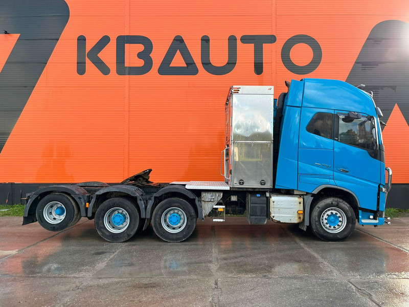 Volvo FH 16 750 8x4 GCW 130 ton / GLOBE XL / HYDRAULICS / BIG AXLES - Tractor unit: picture 4 Volvo FH 16 750 8x4 GCW 130 ton / GLOBE XL / HYDRAULICS / BIG AXLES - Tractor unit: picture 4