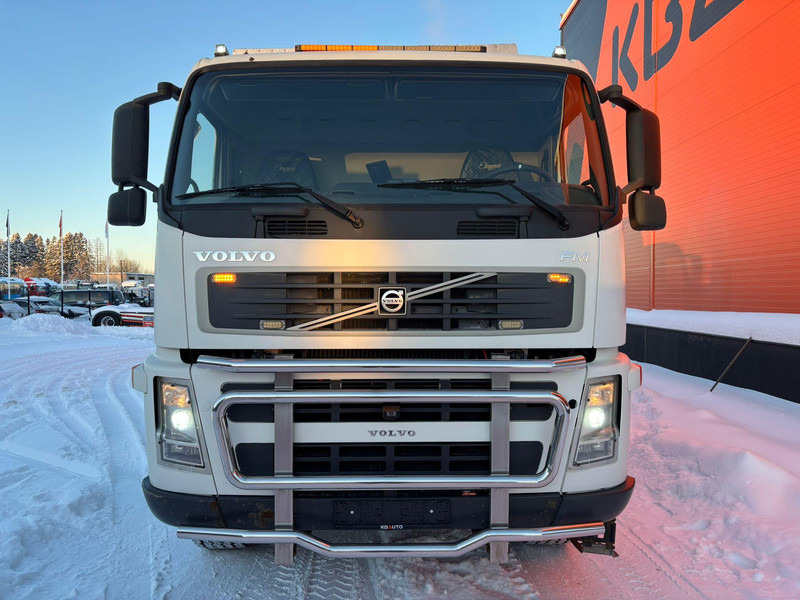 Volvo FM 300 6x6 WASTE 4 + CLEAN WATER 8 m3 / VACUUM Hibon 810H / PRESSURE Uraca P3-45 205 bar / 348 l/min - Vacuum truck: picture 3 Volvo FM 300 6x6 WASTE 4 + CLEAN WATER 8 m3 / VACUUM Hibon 810H / PRESSURE Uraca P3-45 205 bar / 348 l/min - Vacuum truck: picture 3